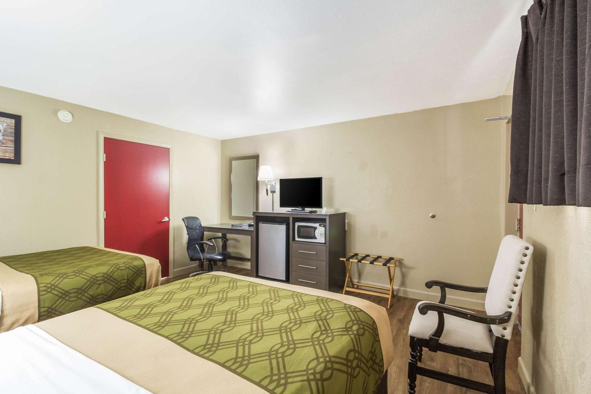 Econo Lodge Inn & Suites I-35 At Shawnee Mission Overland Park Exterior photo