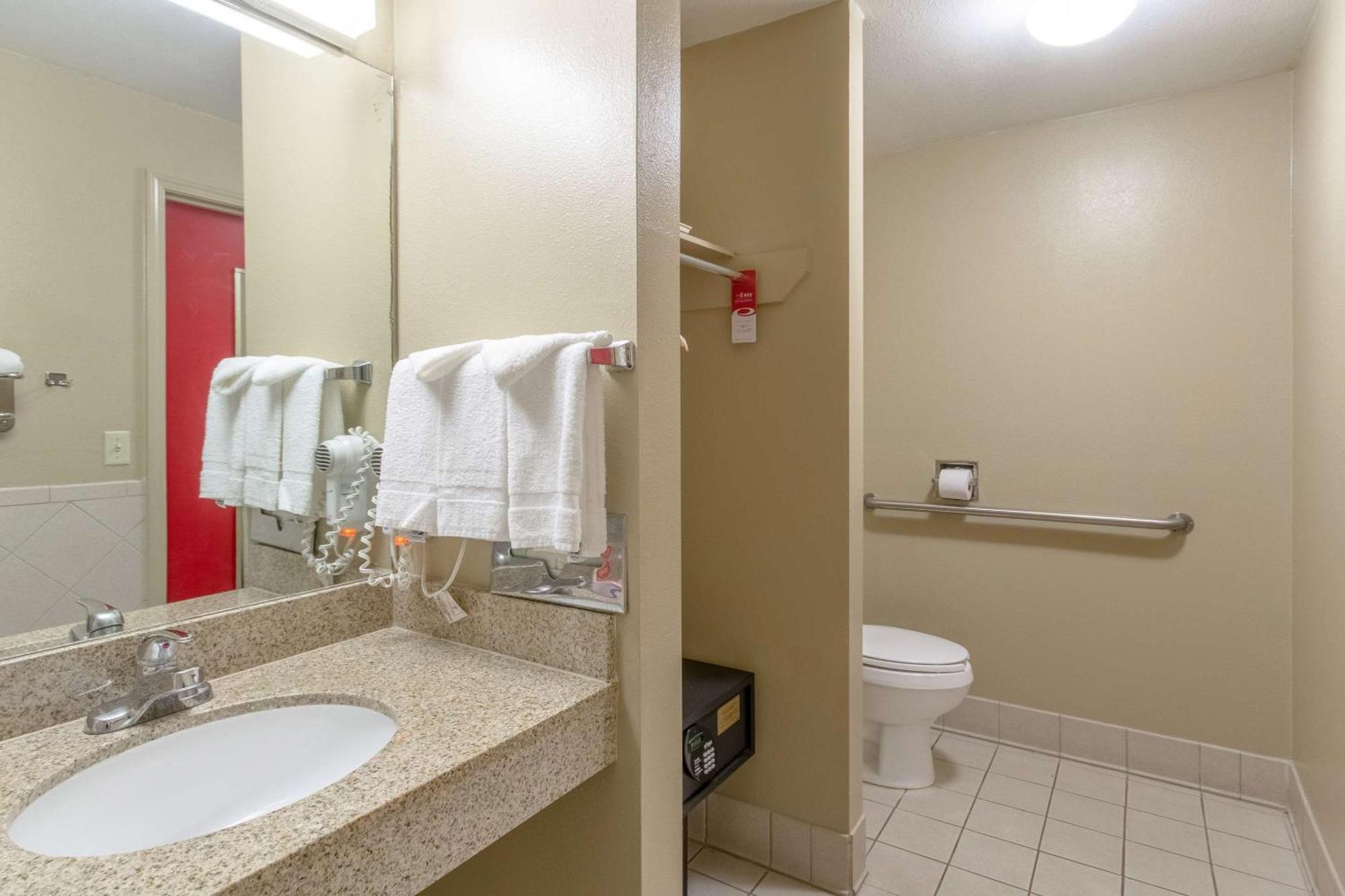 Econo Lodge Inn & Suites I-35 At Shawnee Mission Overland Park Exterior photo